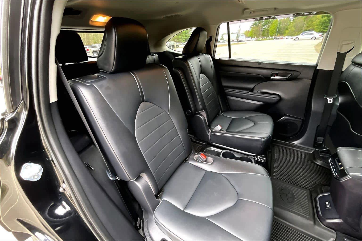 Used 2021 Toyota Highlander XLE AWD/4WD image 20