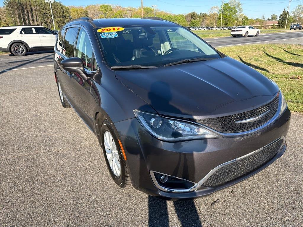 Used 2017 Chrysler Pacifica Touring-L image 5