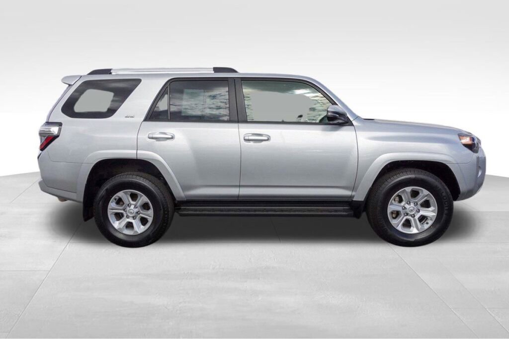 Certified 2024 Toyota 4Runner SR5 Premium image 2