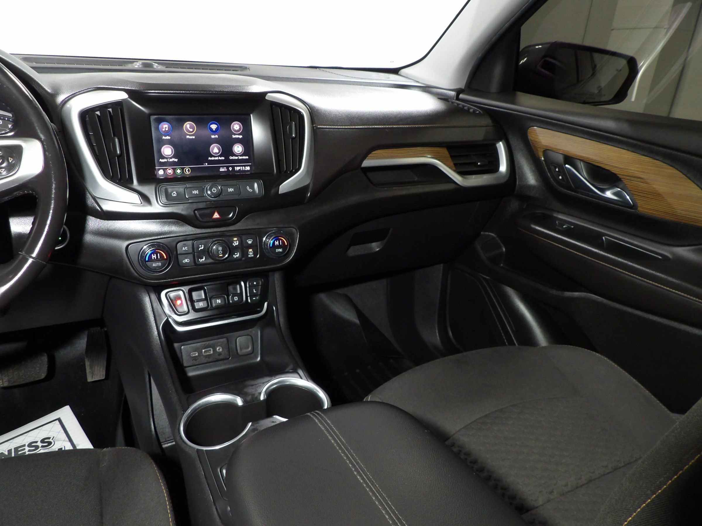 Used 2020 GMC Terrain SLE w/ Driver Convenience Package image 16