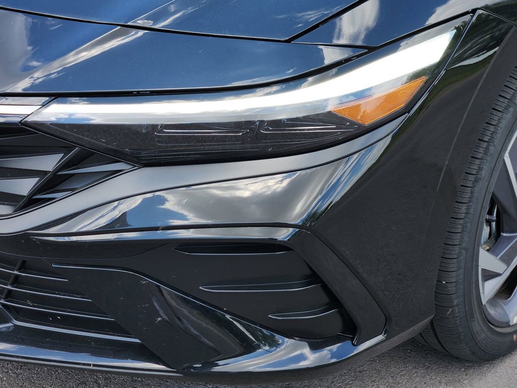 Used 2025 Hyundai Elantra Limited image 6