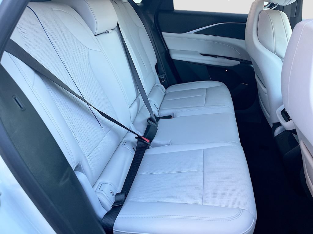 Used 2025 Cadillac Lyriq Luxury AWD/4WD image 28
