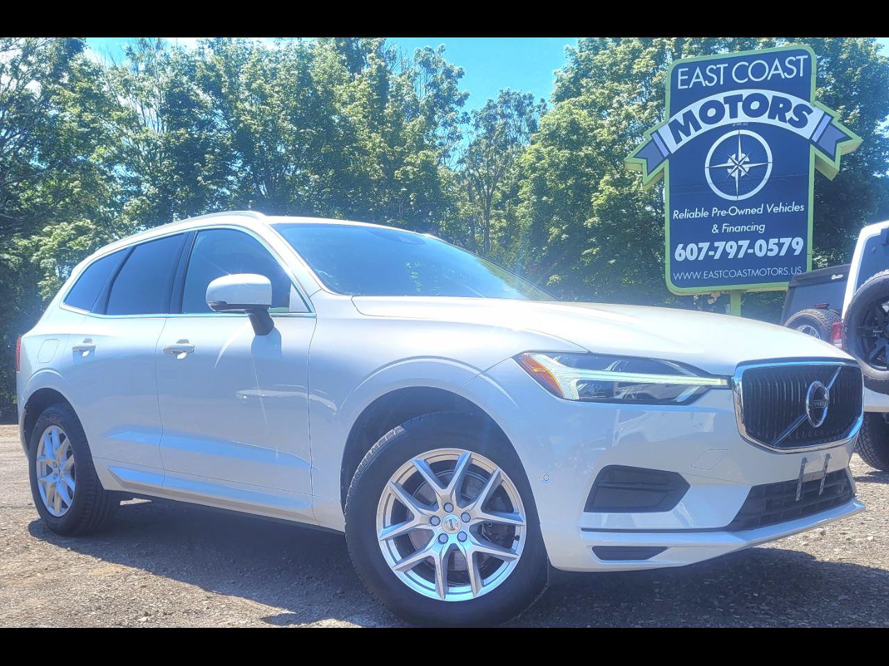 Used 2018 Volvo XC60 T5 Momentum w/ Vision Package AWD/4WD image 1