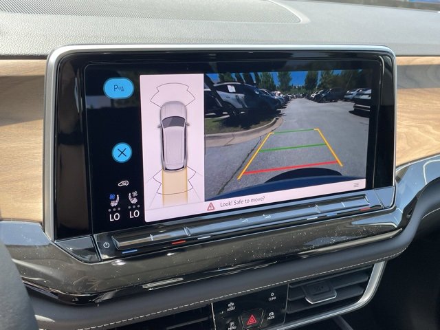 New 2025 Volkswagen Atlas SE image 16