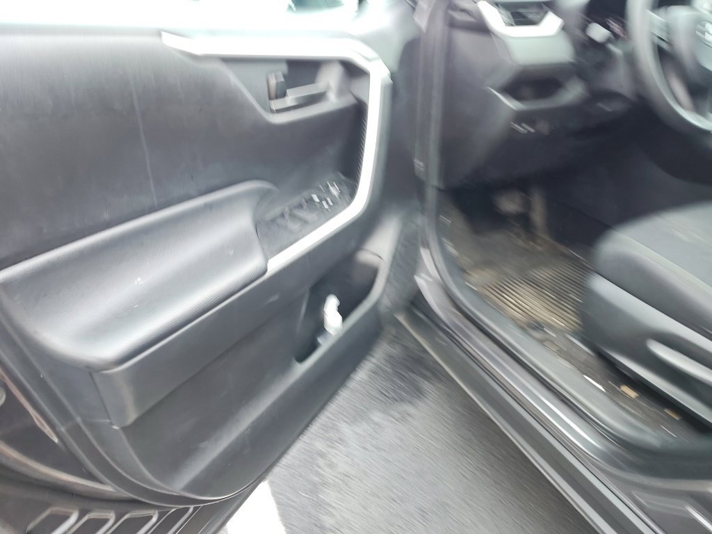 Used 2024 Toyota RAV4 LE FWD image 5