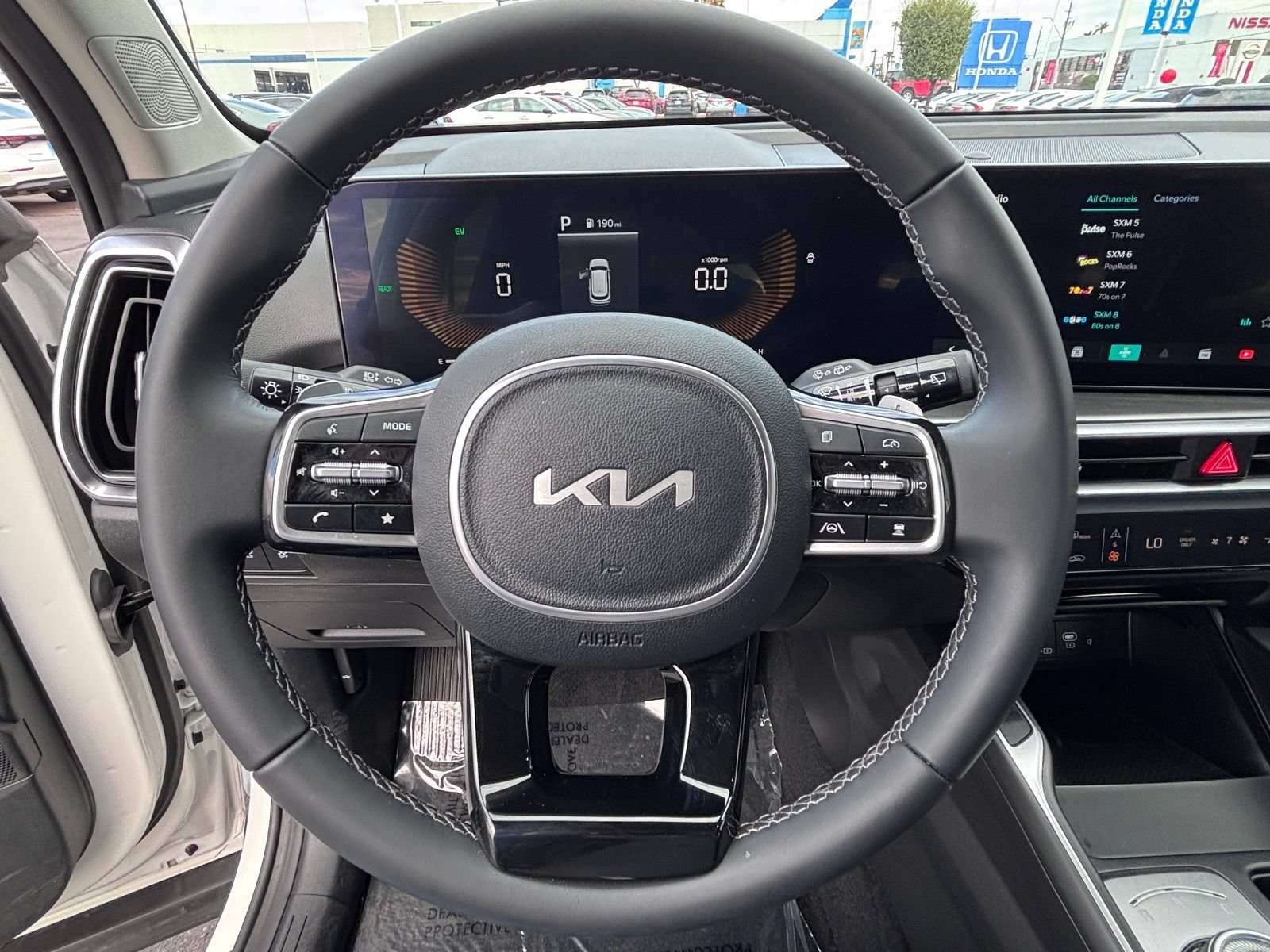 Used 2025 Kia Sorento EX w/ EX Panoramic Sunroof Package FWD image 23