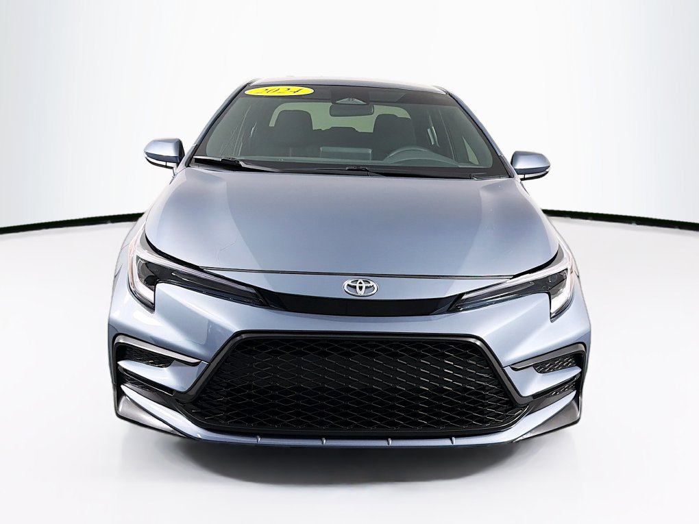 Used 2024 Toyota Corolla SE FWD image 2