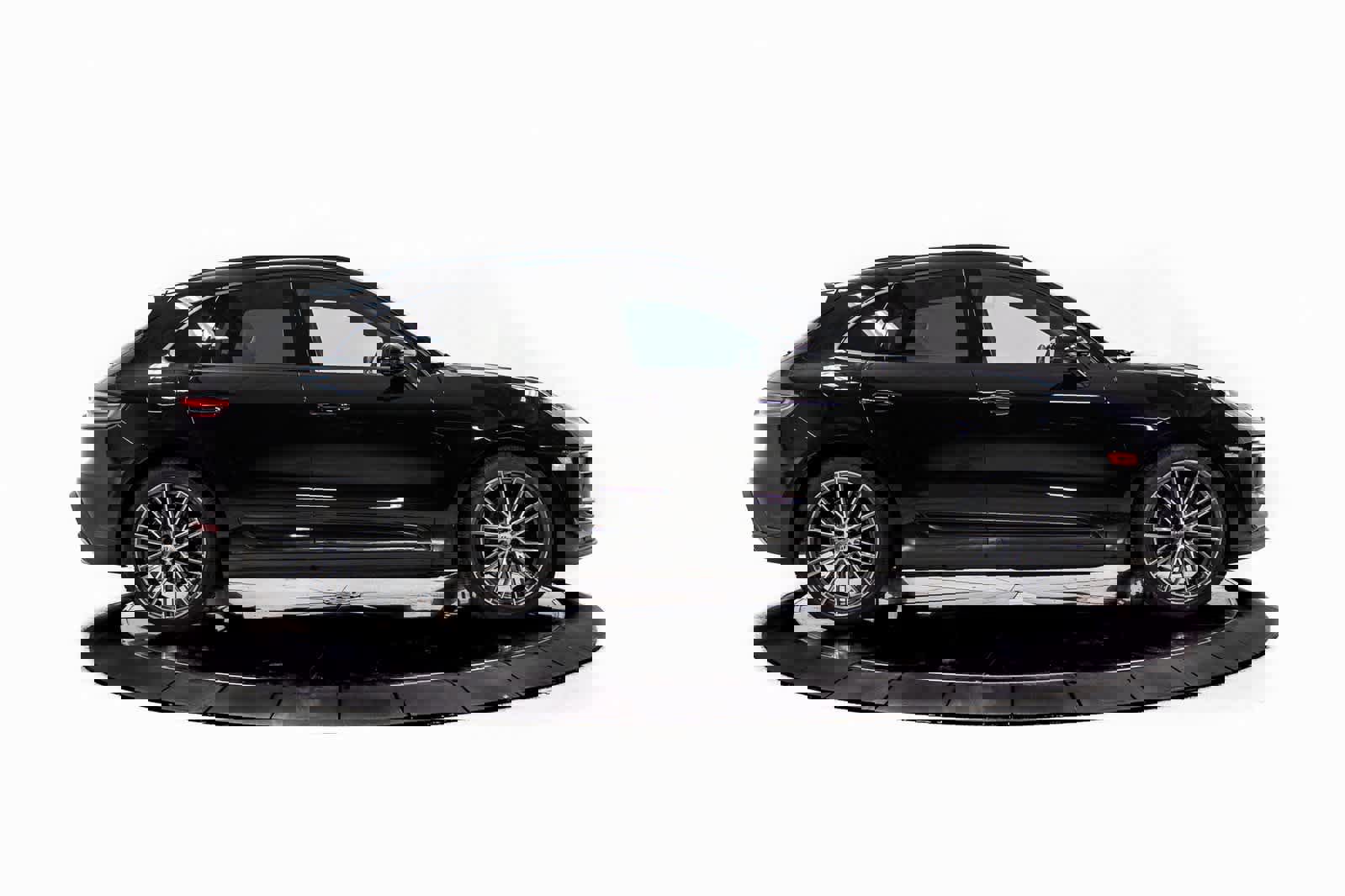 Certified 2025 Porsche Macan image 8