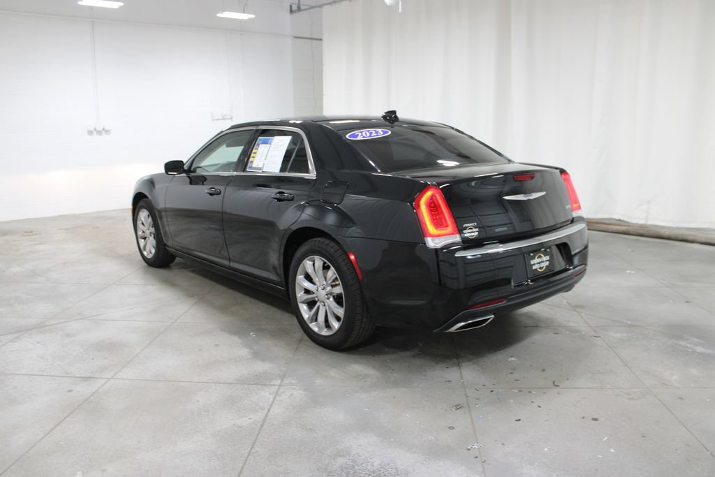 Used 2023 Chrysler 300 Touring AWD/4WD image 7