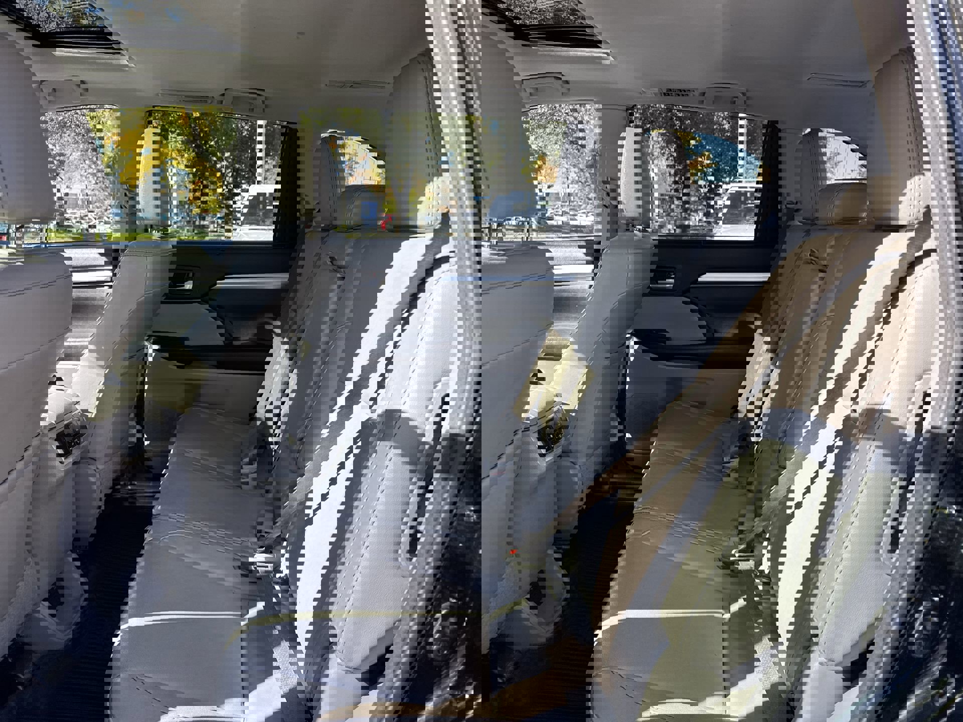 Used 2018 Toyota Highlander XLE image 31