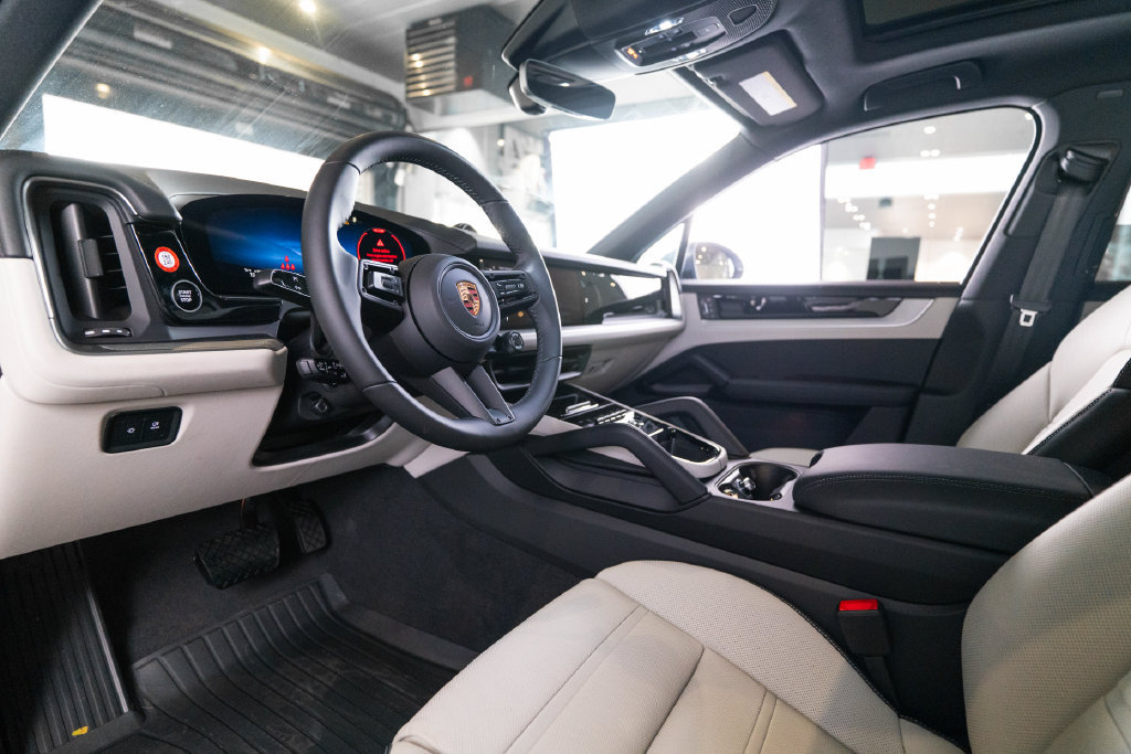 New 2026 Porsche Cayenne AWD/4WD image 4