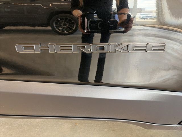 Certified 2023 Jeep Cherokee Altitude Lux image 8