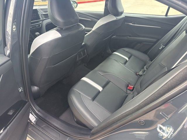 Used 2025 Toyota Camry SE FWD image 7