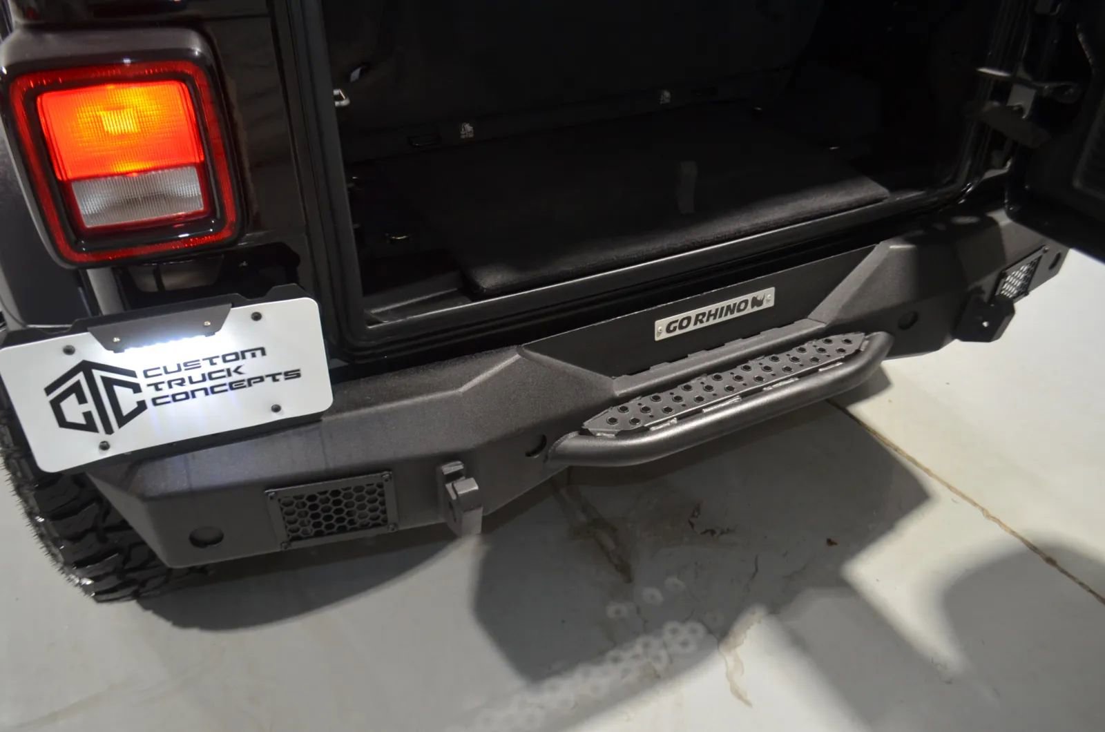 Used 2020 Jeep Wrangler Sport image 11