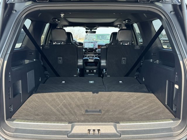 Used 2022 Lincoln Navigator L Reserve image 19