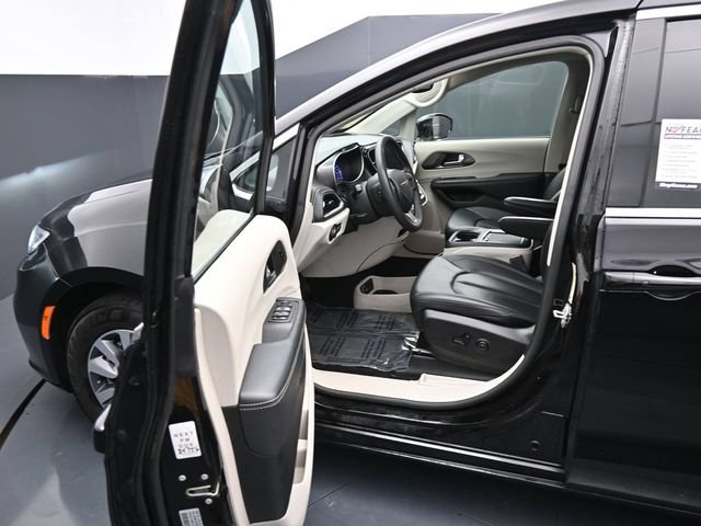 Used 2024 Chrysler Pacifica Limited FWD image 12