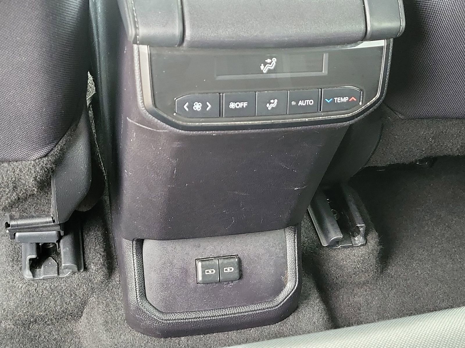 Used 2024 Toyota Highlander LE image 20