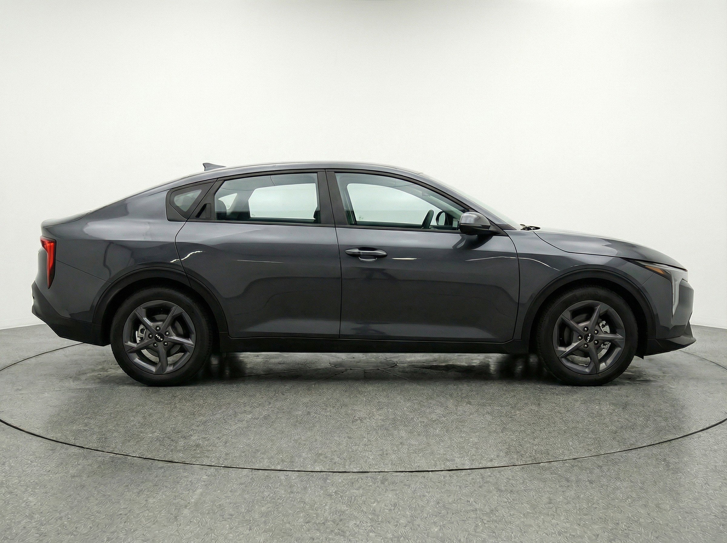 Used 2025 Kia K4 LXS image 5