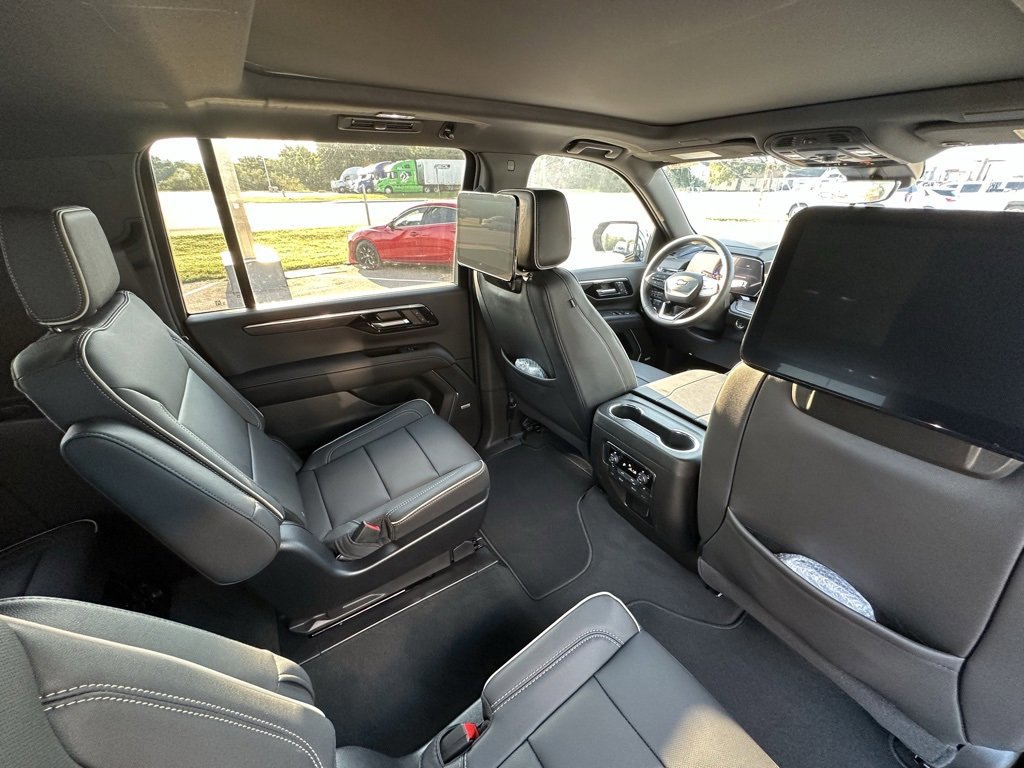New 2025 Chevrolet Suburban Premier image 13