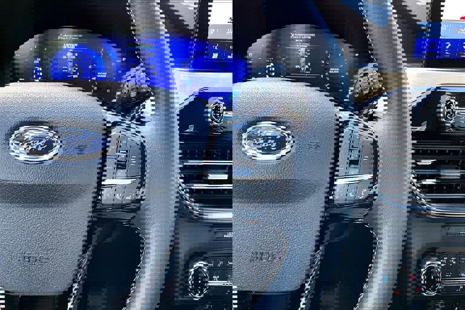 Certified 2022 Ford Escape Titanium w/ Titanium Elite Package AWD/4WD image 25