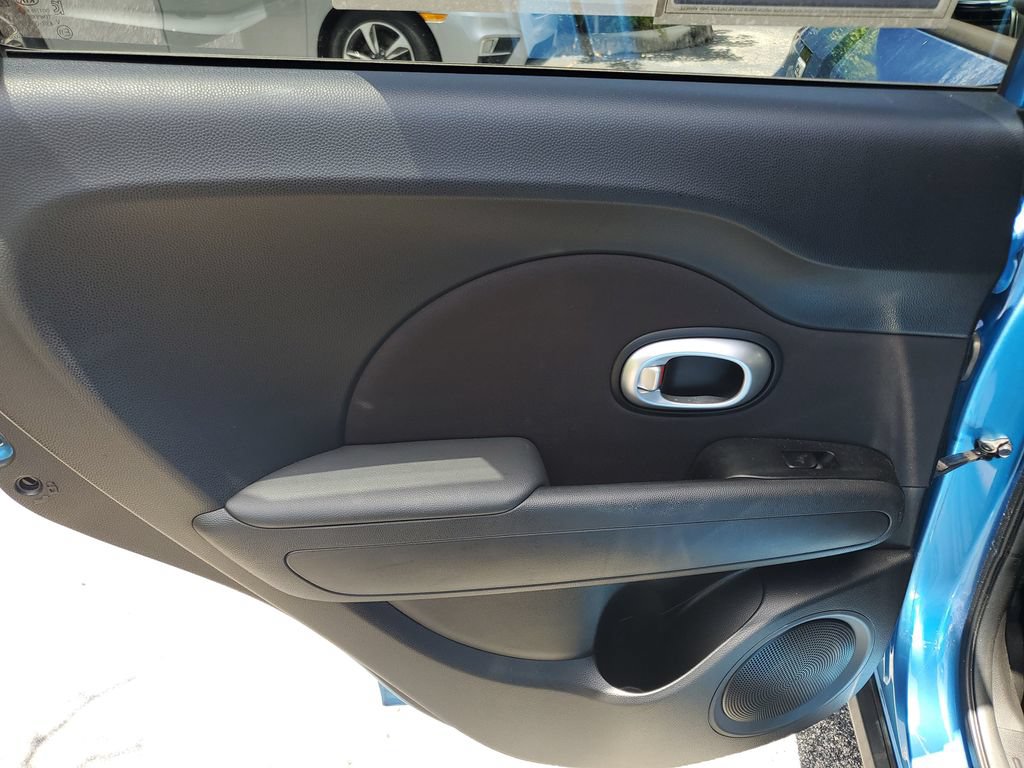 Used 2016 Kia Soul + w/ Designer's Package FWD image 11