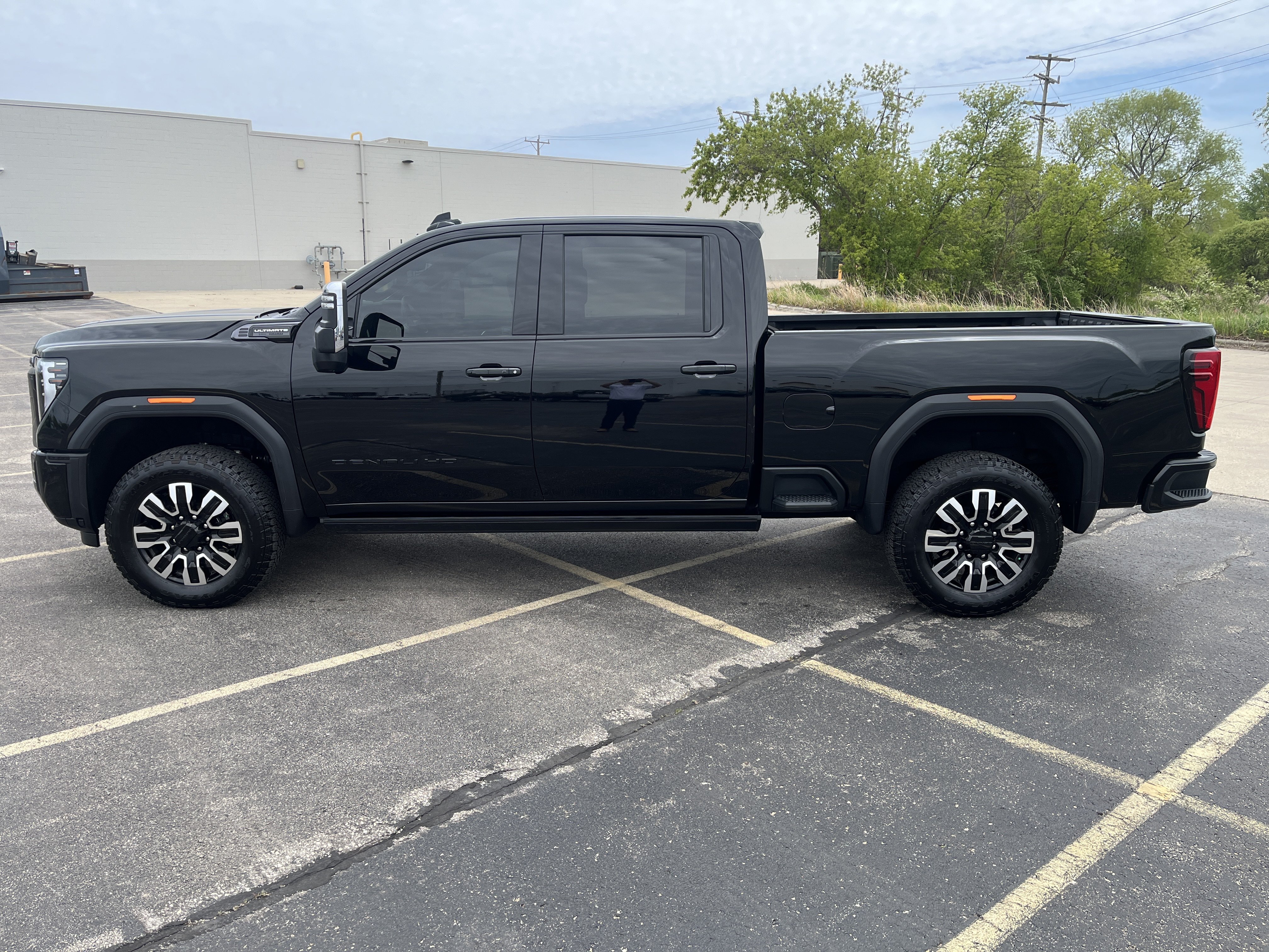 Used 2025 GMC Sierra 2500 Denali Ultimate AWD/4WD image 3