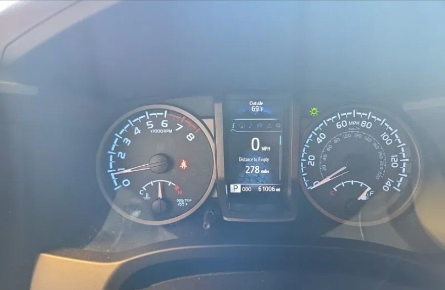 Certified 2019 Toyota Tacoma TRD Off-Road w/ TRD Premium Off Road Package AWD/4WD image 2