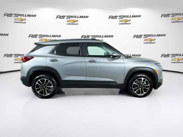 Used 2025 Chevrolet TrailBlazer LT AWD/4WD image 8
