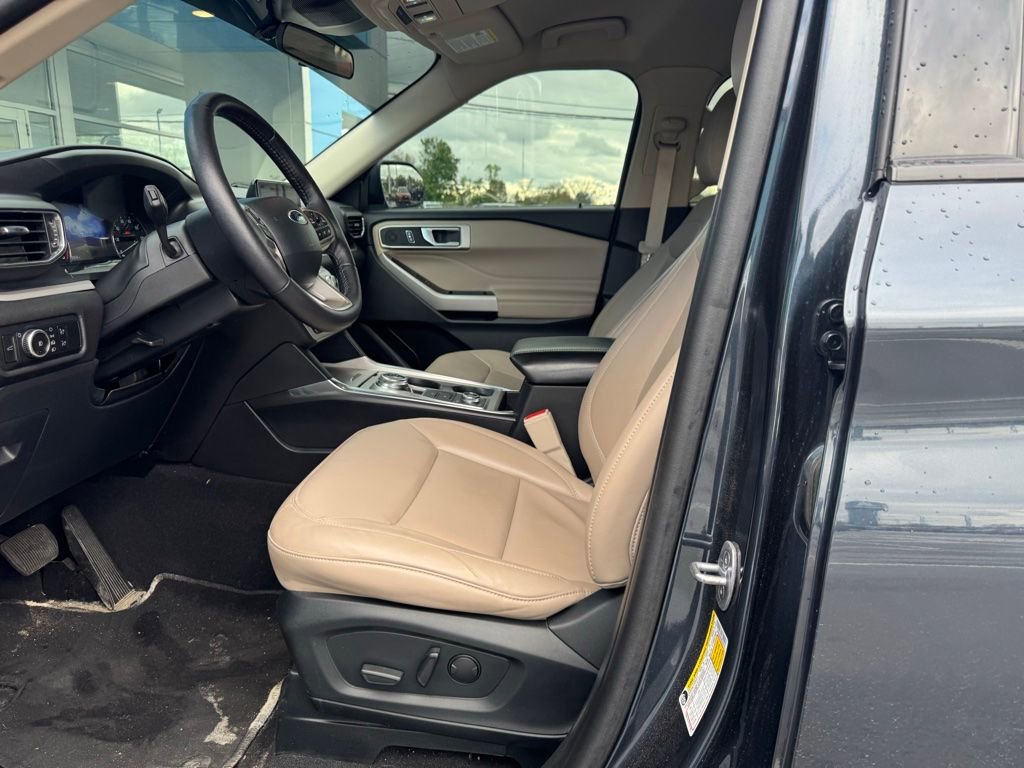 Used 2024 Ford Explorer XLT w/ Equipment Group 202A AWD/4WD image 8