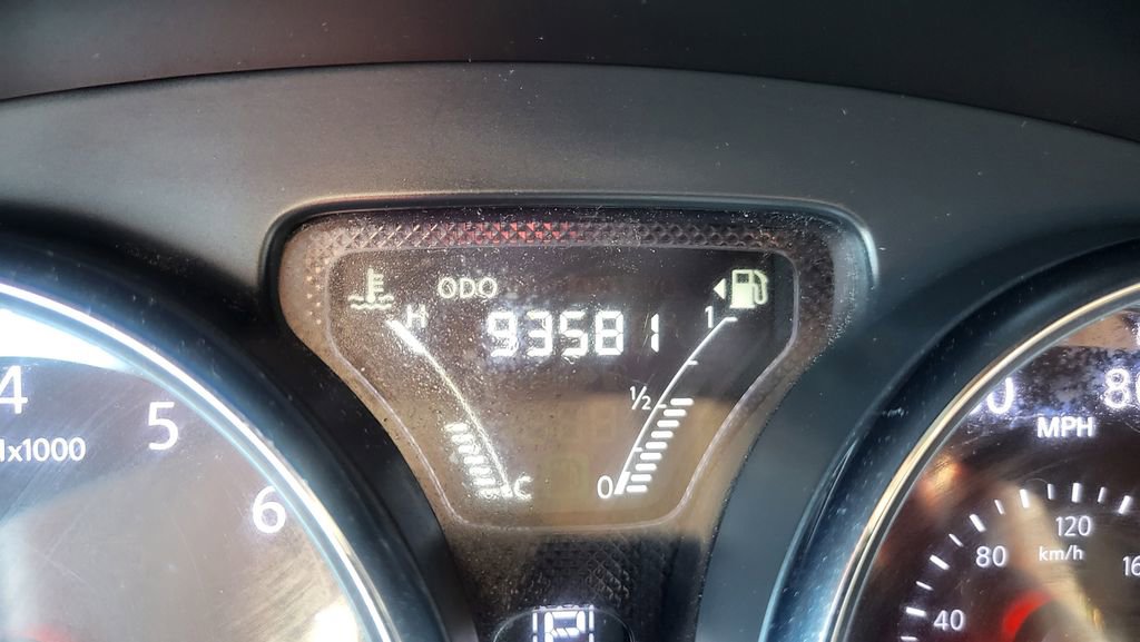 Used 2015 Nissan Versa SV FWD image 29