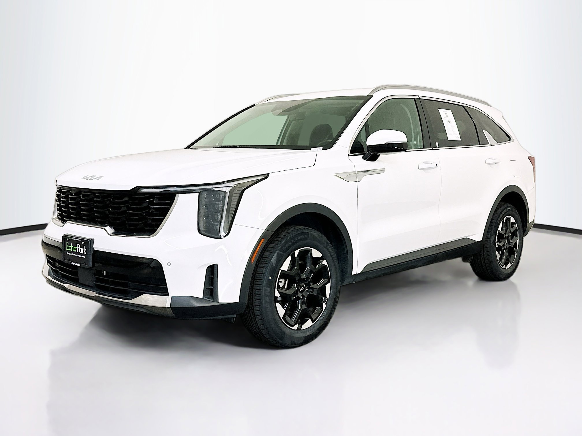 Used 2024 Kia Sorento S AWD/4WD image 3