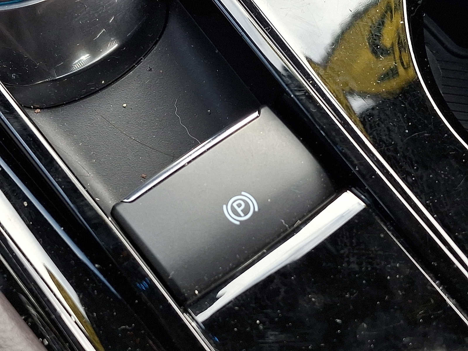 Certified 2025 Ford Explorer Platinum w/ LUX Leather Package image 24