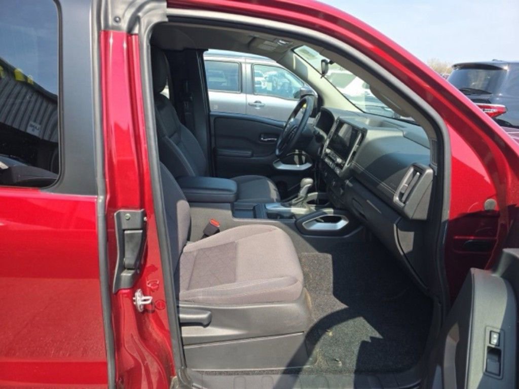 Used 2025 Nissan Frontier SV image 9