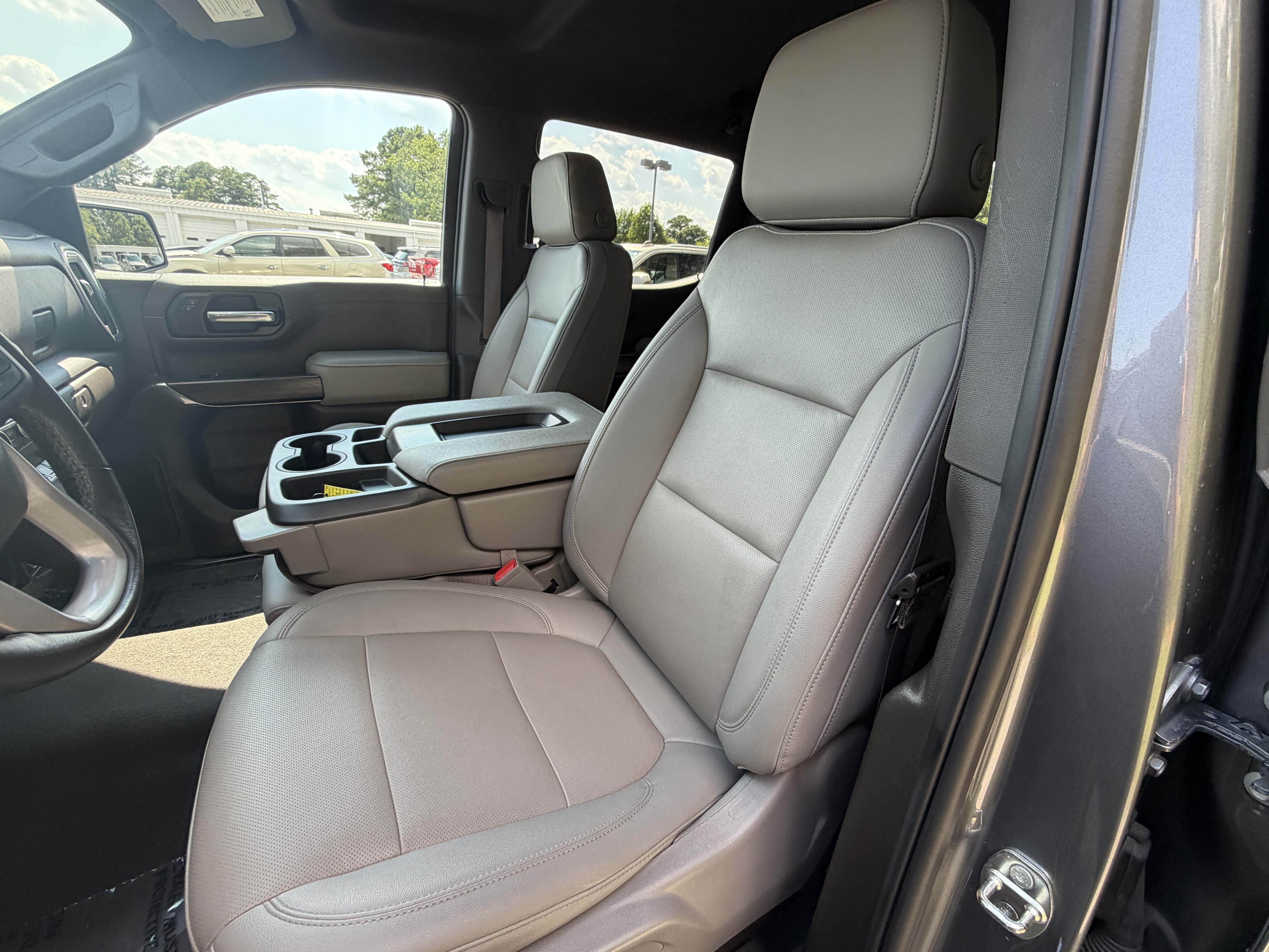 Used 2021 GMC Sierra 1500 SLT w/ X31 Off-Road Package AWD/4WD image 16