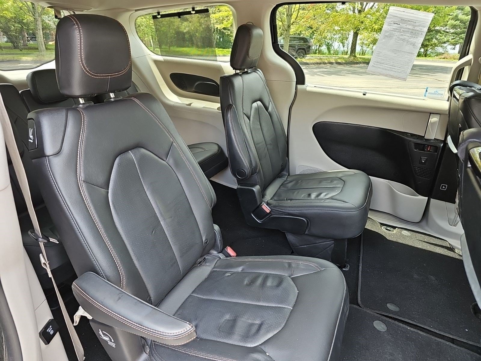 Used 2019 Chrysler Pacifica Touring-L Plus w/ Advanced Safetytec Group FWD image 16