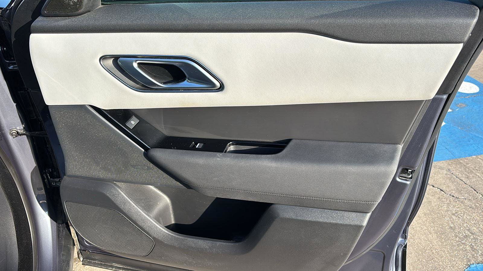 Used 2025 Land Rover Range Rover Velar Dynamic SE image 22