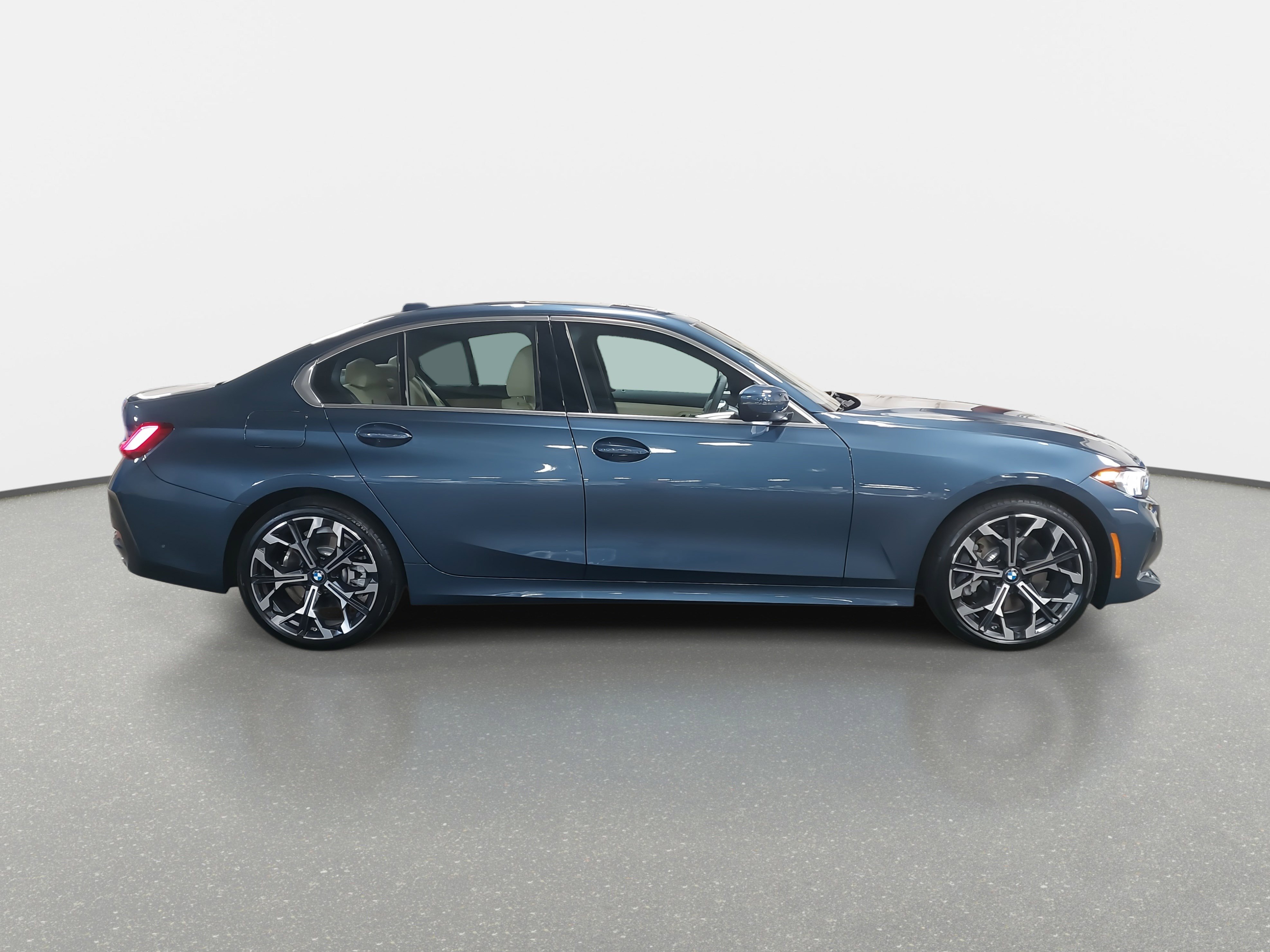 New 2025 BMW 330i Sedan w/ Premium Package image 4