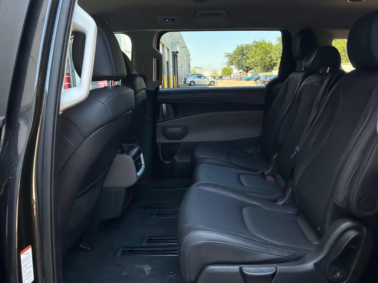 Used 2026 Kia Carnival FWD image 11