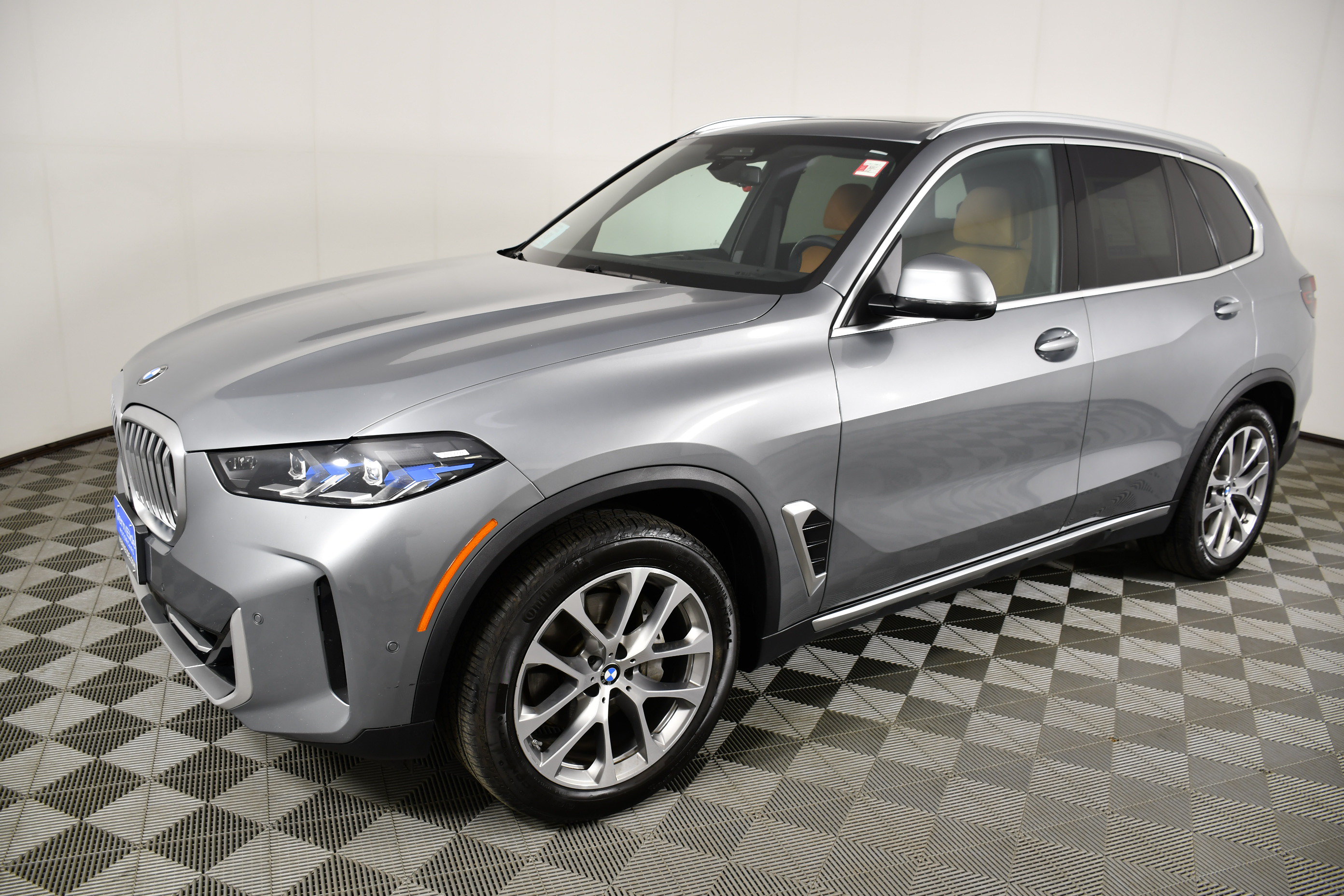 Used 2024 BMW X5 xDrive40i w/ Premium Package AWD/4WD image 10