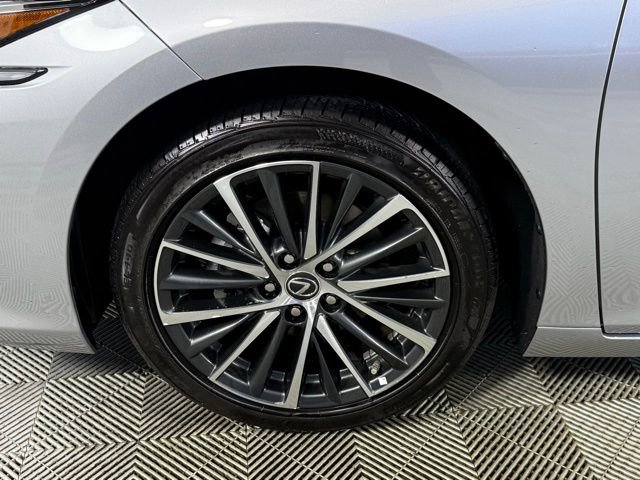 Certified 2025 Lexus ES 300h 300h w/ Premium Package image 17