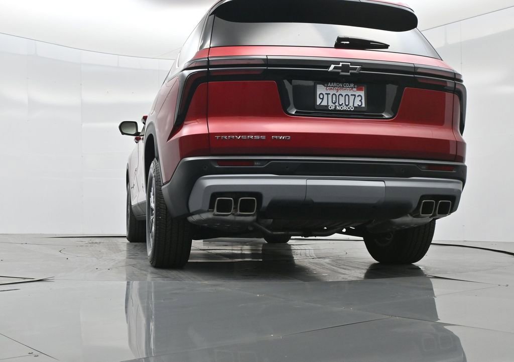 Used 2025 Chevrolet Traverse LT w/ Driver Confidence Package image 51