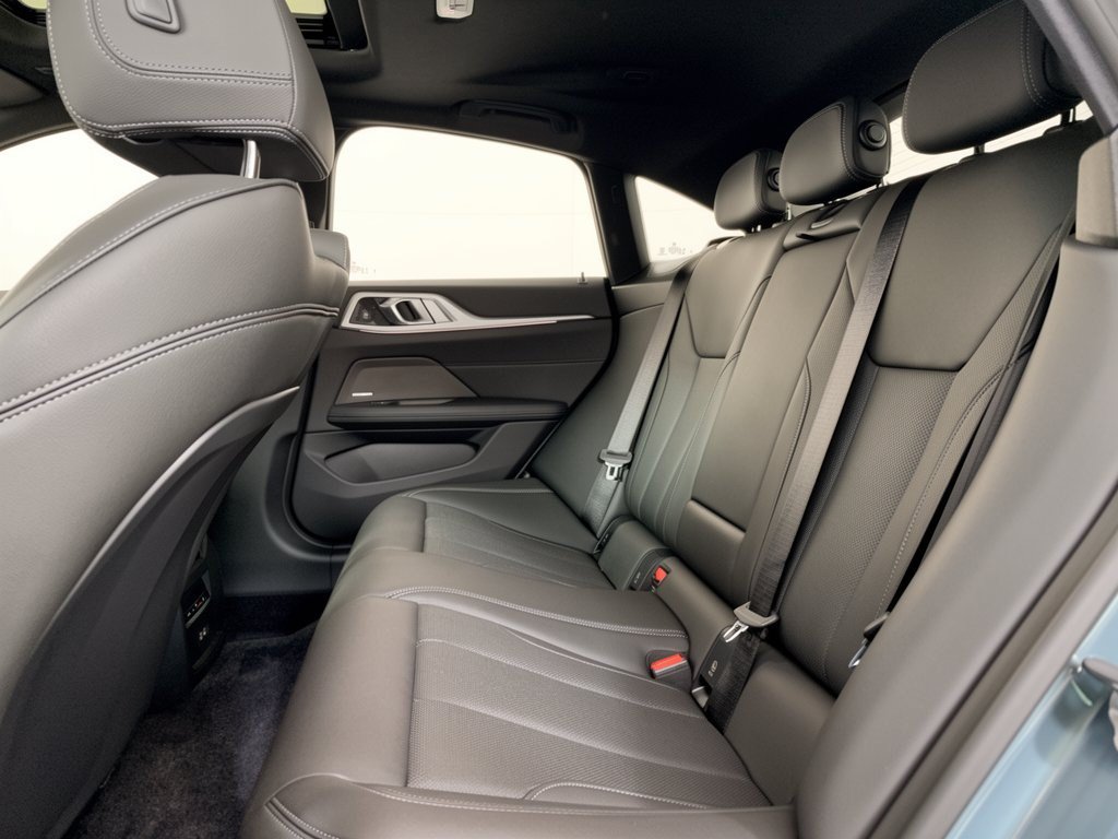 Used 2026 BMW 430i w/ Premium Package RWD image 25