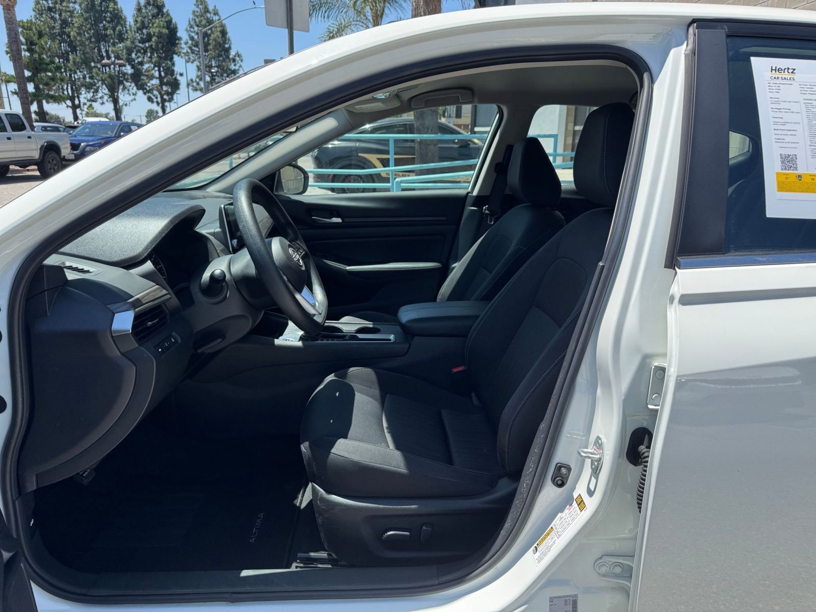 Used 2025 Nissan Altima 2.5 SV FWD image 28