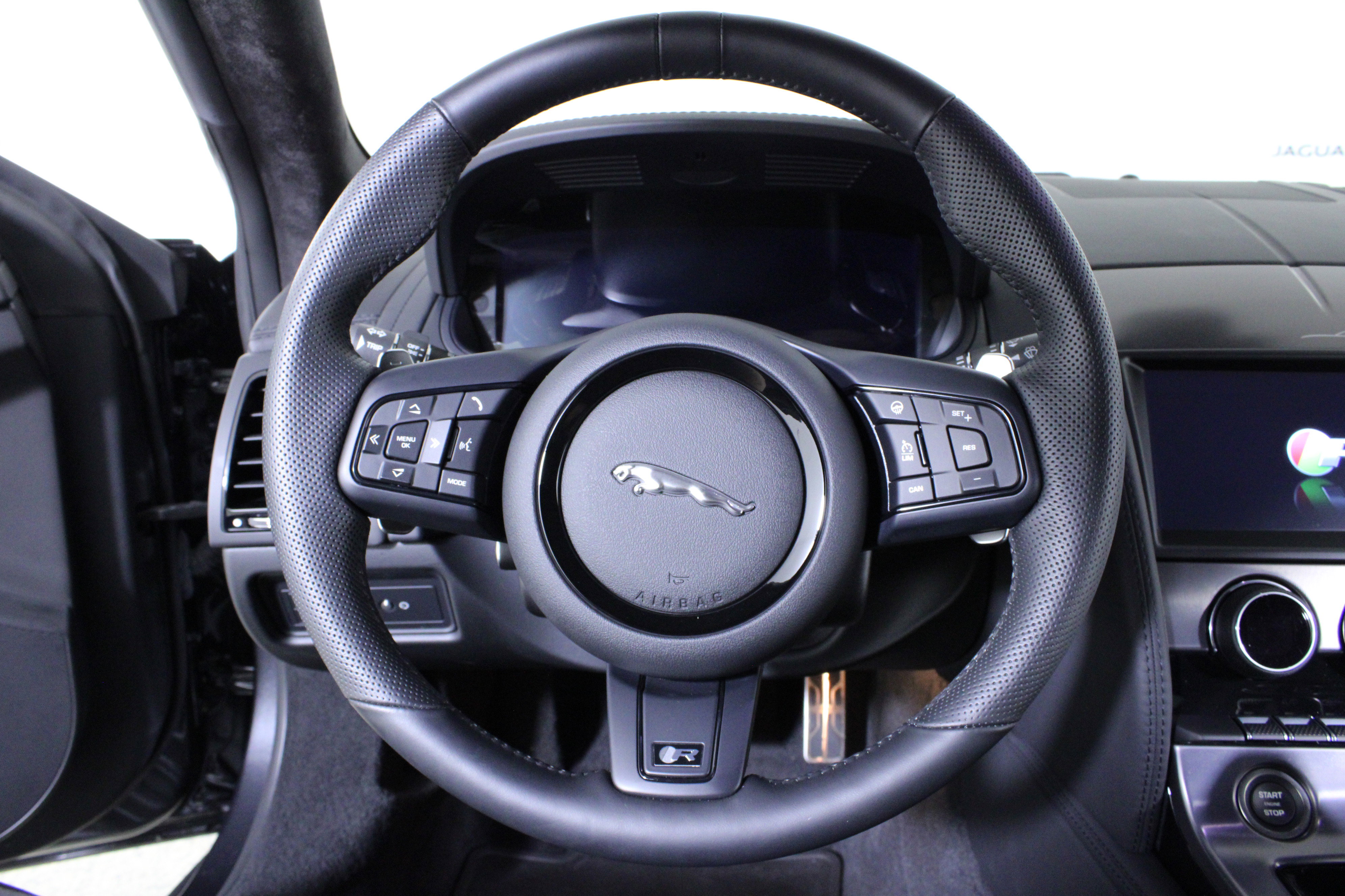 Used 2024 Jaguar F-TYPE R AWD/4WD image 18