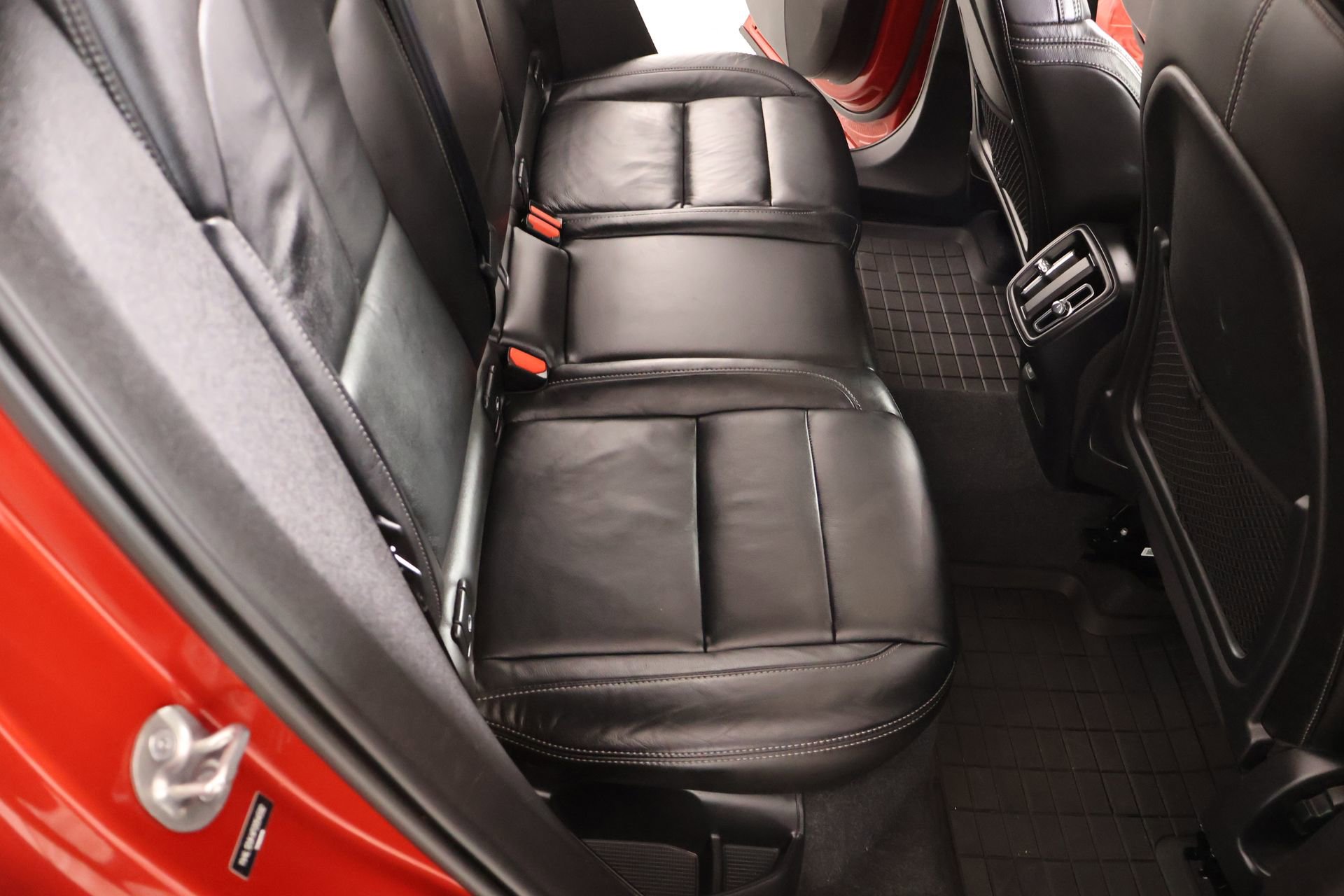 Used 2023 Volvo XC40 B5 Core image 14