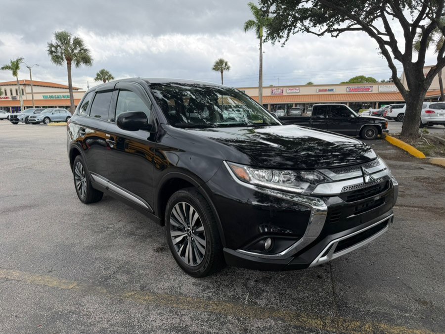Used 2020 Mitsubishi Outlander SE AWD/4WD image 1