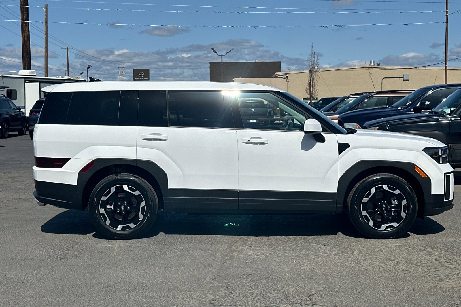 New 2025 Hyundai Santa Fe SE image 3