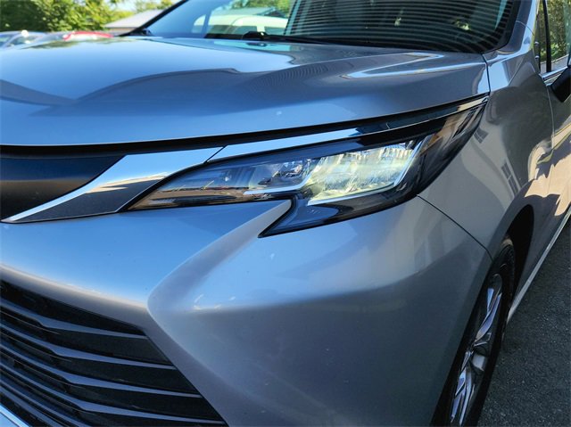 Used 2022 Toyota Sienna XLE image 10