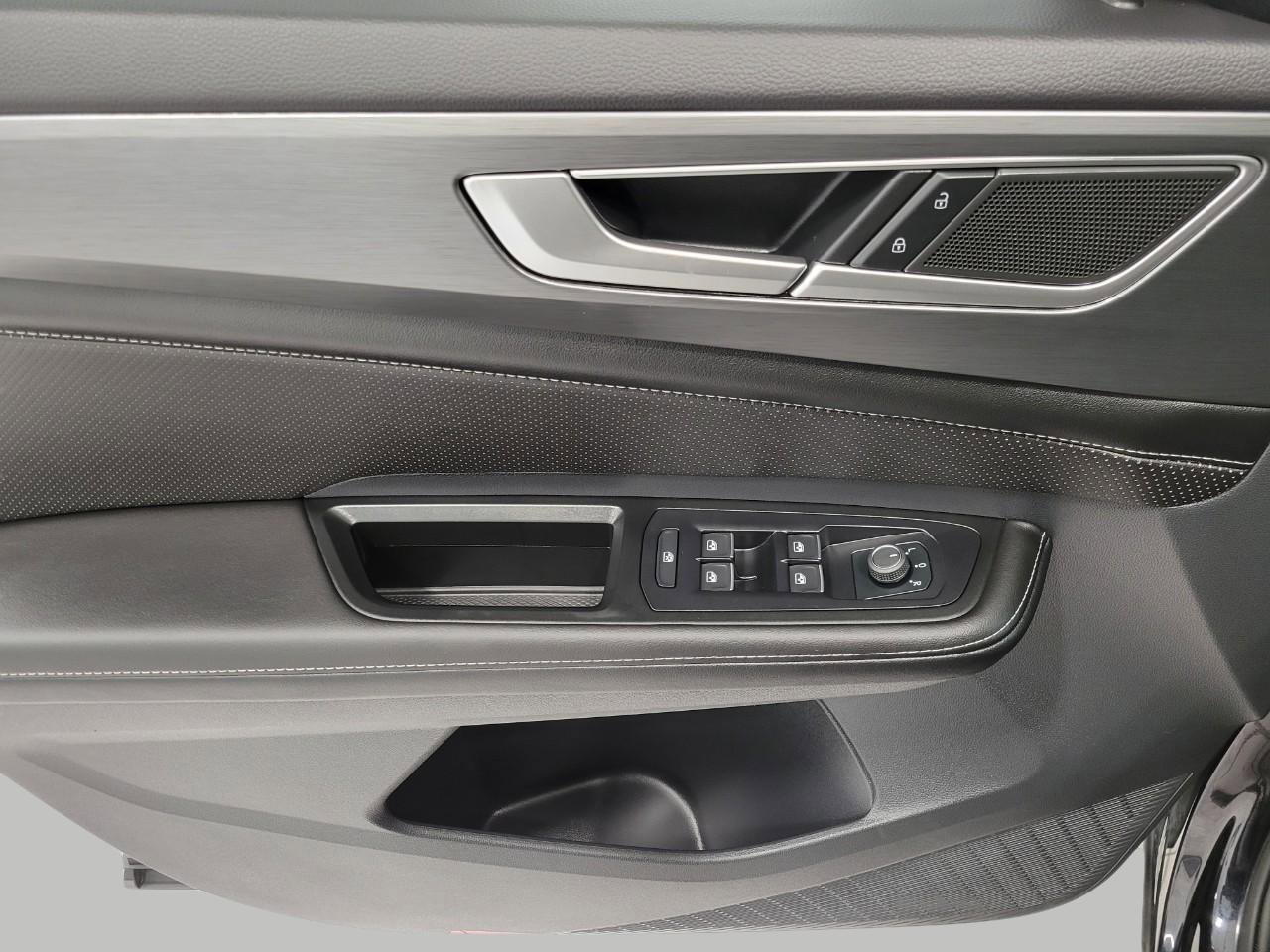 Used 2024 Volkswagen Atlas Cross Sport SE image 25