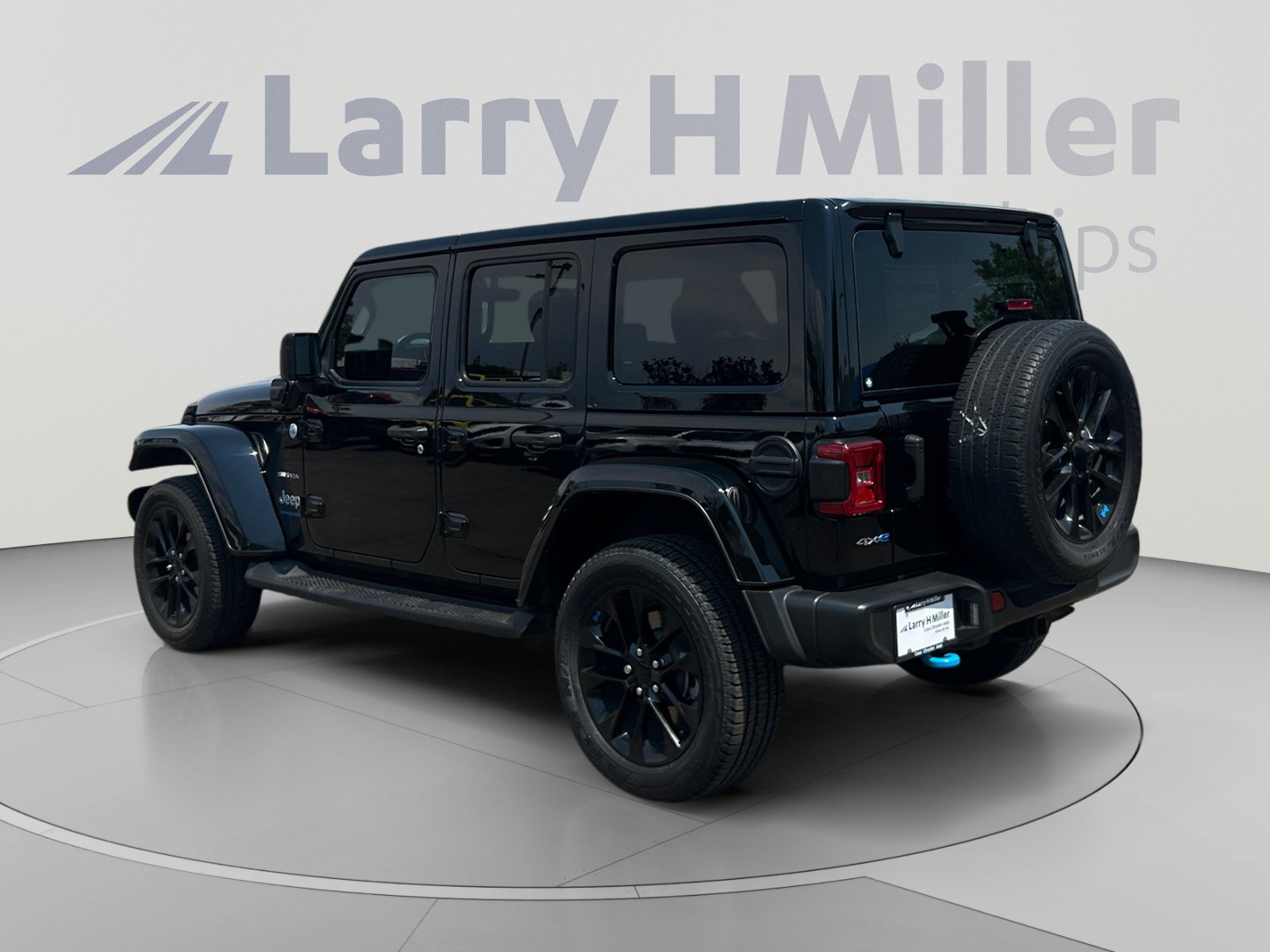 Used 2023 Jeep Wrangler Unlimited Sahara w/ Cold Weather Group AWD/4WD image 3